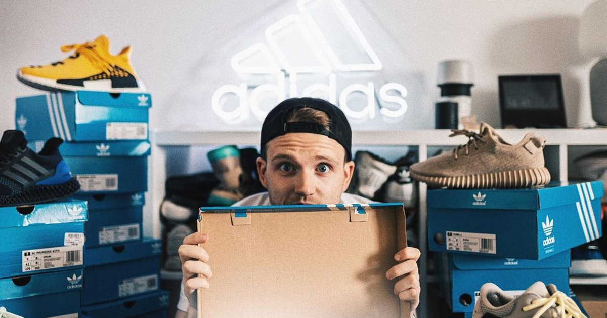 Von Sneaker-Liebe zum Influencer: Tobias Platzer und seine Verbundenheit mit adidas style - verewigt in einem Tattoo